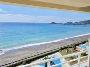 鴨川グランドホテルのプールと海！ホテル前の海では泳げるのか？