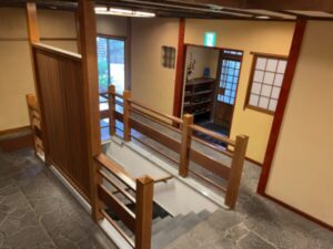 千倉館の卓球場への階段